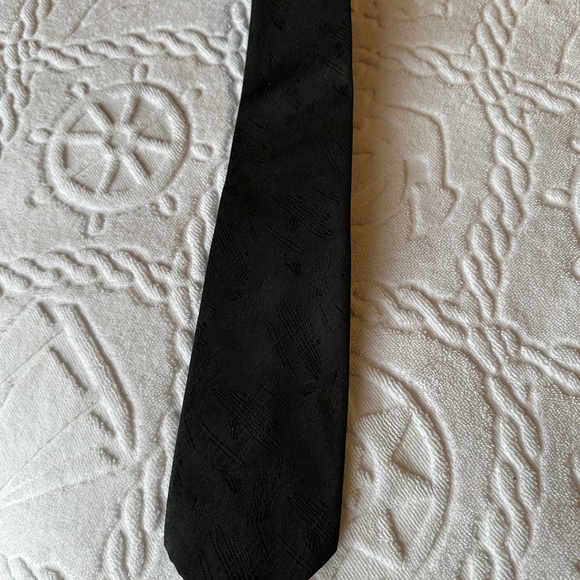 Elegant Black Textured‎ Men's Tie - Picture 6 of 6